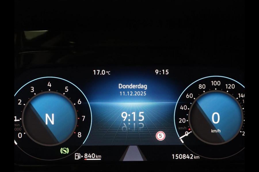 Volkswagen Golf 1.0 eTSI Life Business | Stoelverwarming | Massage | Carplay | Adaptive cruise | Sfeerverlichting | Navigatie | Park Assist | Getint glas | Full LED