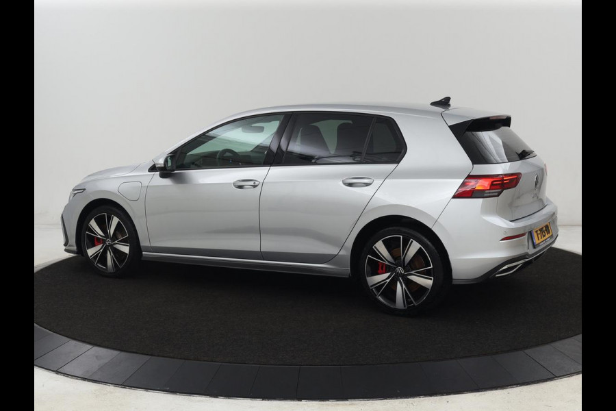Volkswagen Golf 1.4 eHybrid GTE | SOH 92,6% | Stoelverwarming | Trekhaak | Carplay | Adaptive cruise | 18'' | Sportstoelen | Navigatie | Sfeerverlichting | Climate control | Parkeerhulp | PHEV | Plug In