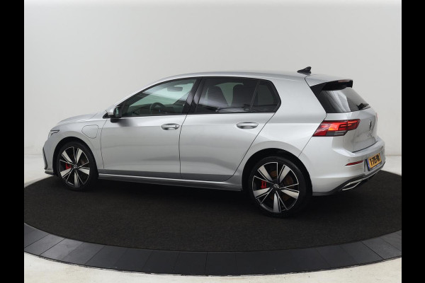 Volkswagen Golf 1.4 eHybrid GTE | SOH 92,6% | Stoelverwarming | Trekhaak | Carplay | Adaptive cruise | 18'' | Sportstoelen | Navigatie | Sfeerverlichting | Climate control | Parkeerhulp | PHEV | Plug In