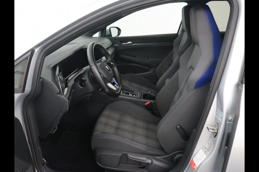 Volkswagen Golf 1.4 eHybrid GTE | SOH 92,6% | Stoelverwarming | Trekhaak | Carplay | Adaptive cruise | 18'' | Sportstoelen | Navigatie | Sfeerverlichting | Climate control | Parkeerhulp | PHEV | Plug In