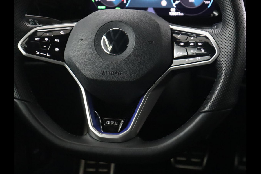Volkswagen Golf 1.4 eHybrid GTE | SOH 92,6% | Stoelverwarming | Trekhaak | Carplay | Adaptive cruise | 18'' | Sportstoelen | Navigatie | Sfeerverlichting | Climate control | Parkeerhulp | PHEV | Plug In