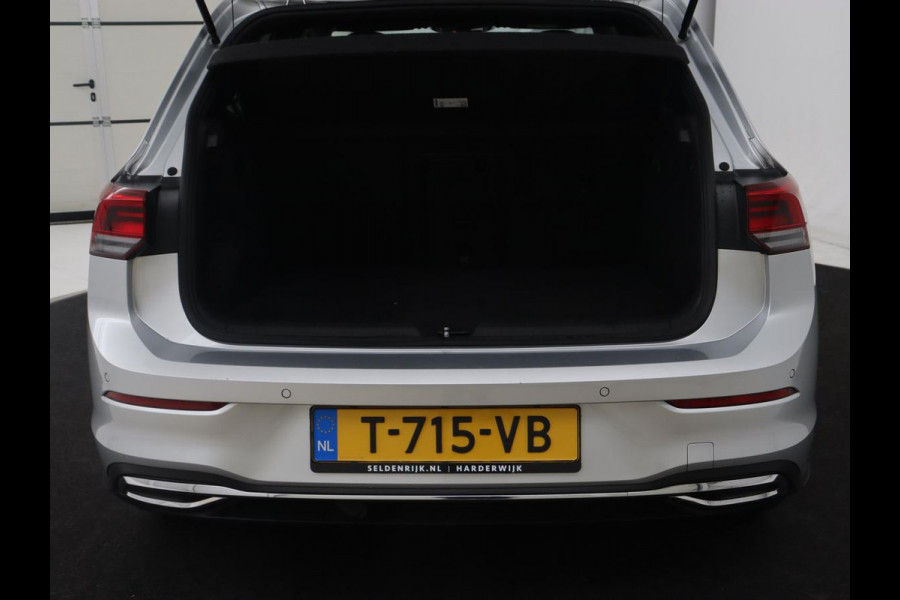 Volkswagen Golf 1.4 eHybrid GTE | SOH 92,6% | Stoelverwarming | Trekhaak | Carplay | Adaptive cruise | 18'' | Sportstoelen | Navigatie | Sfeerverlichting | Climate control | Parkeerhulp | PHEV | Plug In