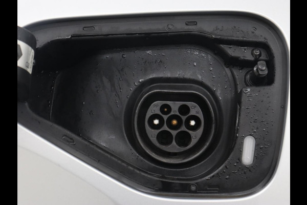 Volkswagen Golf 1.4 eHybrid GTE | SOH 92,6% | Stoelverwarming | Trekhaak | Carplay | Adaptive cruise | 18'' | Sportstoelen | Navigatie | Sfeerverlichting | Climate control | Parkeerhulp | PHEV | Plug In