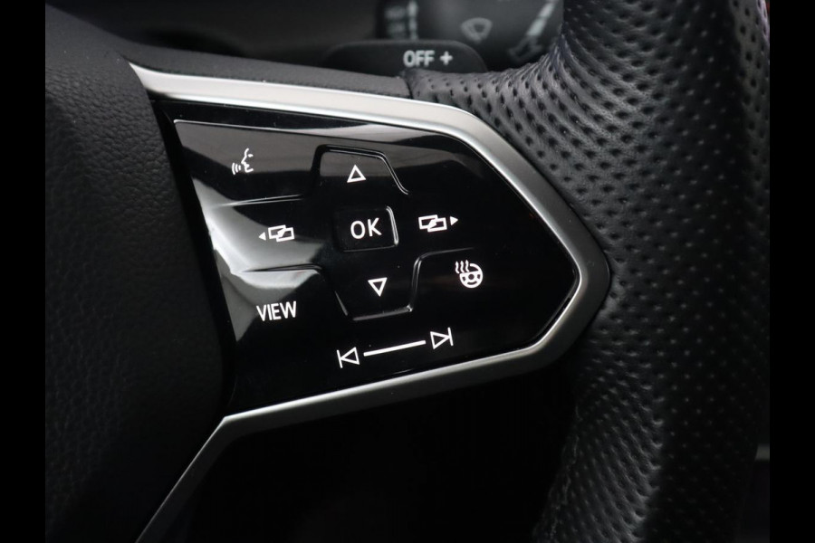 Volkswagen Golf 1.4 eHybrid GTE | SOH 92,6% | Stoelverwarming | Trekhaak | Carplay | Adaptive cruise | 18'' | Sportstoelen | Navigatie | Sfeerverlichting | Climate control | Parkeerhulp | PHEV | Plug In