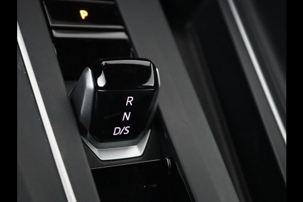 Volkswagen Golf 1.4 eHybrid GTE | SOH 92,6% | Stoelverwarming | Trekhaak | Carplay | Adaptive cruise | 18'' | Sportstoelen | Navigatie | Sfeerverlichting | Climate control | Parkeerhulp | PHEV | Plug In