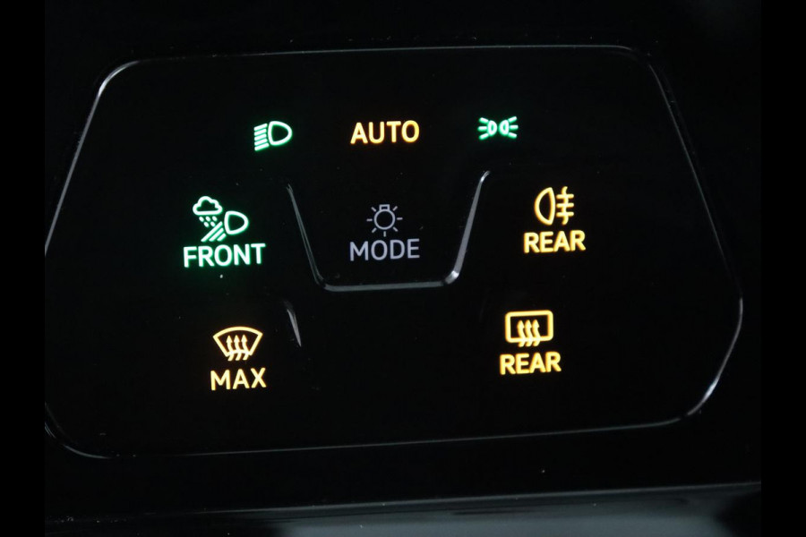 Volkswagen Golf 1.4 eHybrid GTE | SOH 92,6% | Stoelverwarming | Trekhaak | Carplay | Adaptive cruise | 18'' | Sportstoelen | Navigatie | Sfeerverlichting | Climate control | Parkeerhulp | PHEV | Plug In