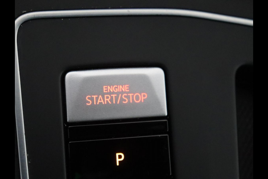 Volkswagen Golf 1.4 eHybrid GTE | SOH 92,6% | Stoelverwarming | Trekhaak | Carplay | Adaptive cruise | 18'' | Sportstoelen | Navigatie | Sfeerverlichting | Climate control | Parkeerhulp | PHEV | Plug In