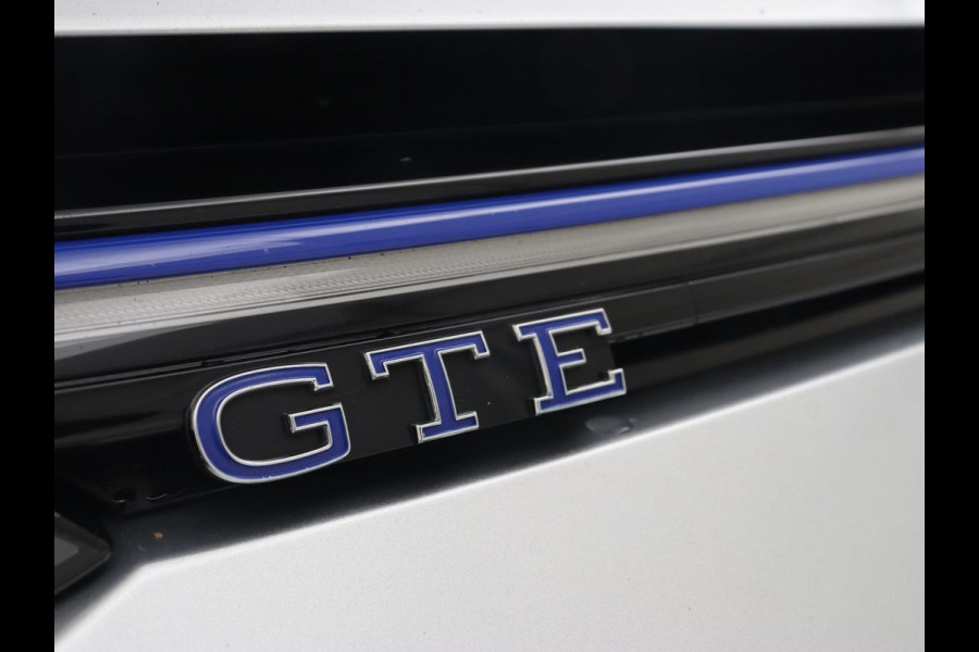 Volkswagen Golf 1.4 eHybrid GTE | SOH 92,6% | Stoelverwarming | Trekhaak | Carplay | Adaptive cruise | 18'' | Sportstoelen | Navigatie | Sfeerverlichting | Climate control | Parkeerhulp | PHEV | Plug In
