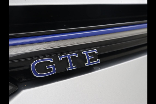 Volkswagen Golf 1.4 eHybrid GTE | SOH 92,6% | Stoelverwarming | Trekhaak | Carplay | Adaptive cruise | 18'' | Sportstoelen | Navigatie | Sfeerverlichting | Climate control | Parkeerhulp | PHEV | Plug In