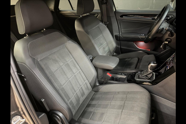 Volkswagen T-Roc 1.5 TSI R-Line - Pano - Trekhaak