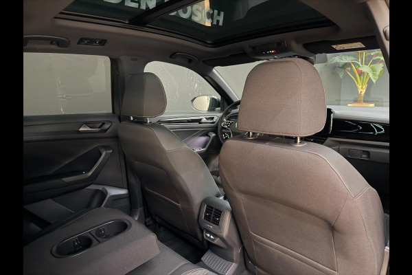 Volkswagen T-Roc 1.5 TSI R-Line - Pano - Trekhaak