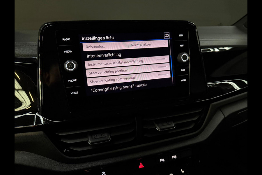 Volkswagen T-Roc 1.5 TSI R-Line - Pano - Trekhaak