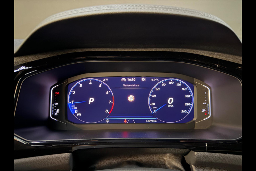 Volkswagen T-Roc 1.5 TSI R-Line - Pano - Trekhaak