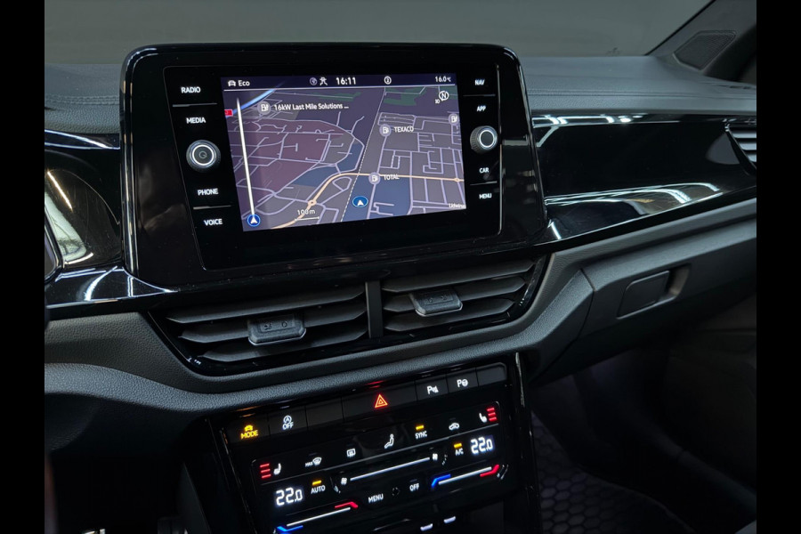 Volkswagen T-Roc 1.5 TSI R-Line - Pano - Trekhaak