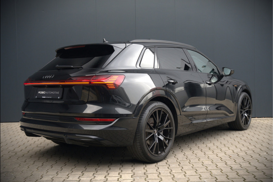 Audi e-tron e-tron 50 quattro Launch edition Black 71 kWh S-Line | Panoramadak | Stoelverwarming | Adaptive Cruise Control | Memory Seat | Parkeersensoren | Keyless | Apple Carplay