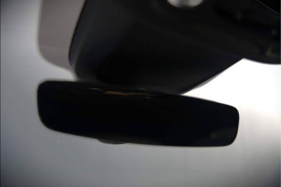 Audi e-tron e-tron 50 quattro Launch edition Black 71 kWh S-Line | Black Edition | Panoramadak | Memory Seat | Luchtvering | Adaptive Cruise Control | Keyless | Matrix LED | Stoelverwarming | NAP |