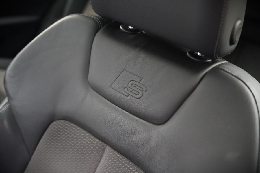 Audi e-tron e-tron 50 quattro Launch edition Black 71 kWh S-Line | Black Edition | Panoramadak | Memory Seat | Luchtvering | Adaptive Cruise Control | Keyless | Matrix LED | Stoelverwarming | NAP |