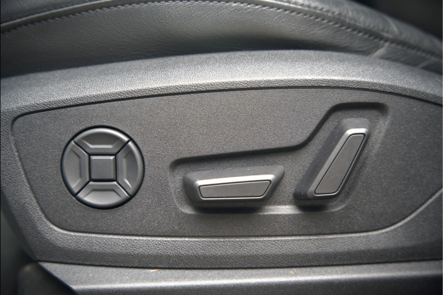 Audi e-tron e-tron 50 quattro Launch edition Black 71 kWh S-Line | Black Edition | Panoramadak | Memory Seat | Luchtvering | Adaptive Cruise Control | Keyless | Matrix LED | Stoelverwarming | NAP |