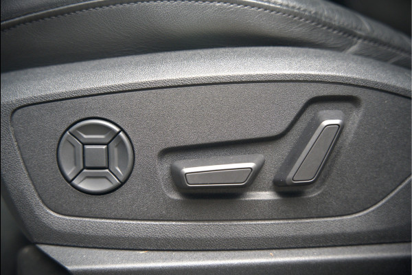 Audi e-tron e-tron 50 quattro Launch edition Black 71 kWh S-Line | Black Edition | Panoramadak | Memory Seat | Luchtvering | Adaptive Cruise Control | Keyless | Matrix LED | Stoelverwarming | NAP |