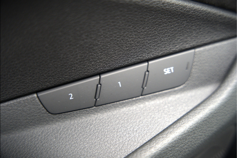 Audi e-tron e-tron 50 quattro Launch edition Black 71 kWh S-Line | Black Edition | Panoramadak | Memory Seat | Luchtvering | Adaptive Cruise Control | Keyless | Matrix LED | Stoelverwarming | NAP |