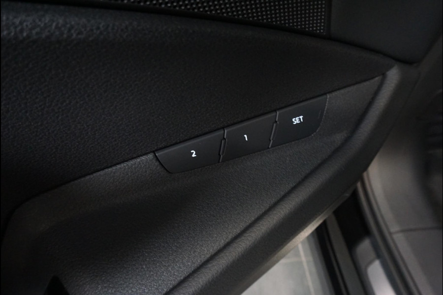 Audi e-tron 55 Quattro Advanced Tour Pack | LED Matrix | 20" Lichtmetalen Velgen | PDC VA | Camera | Leder | DAB+ | Digitale cockpit