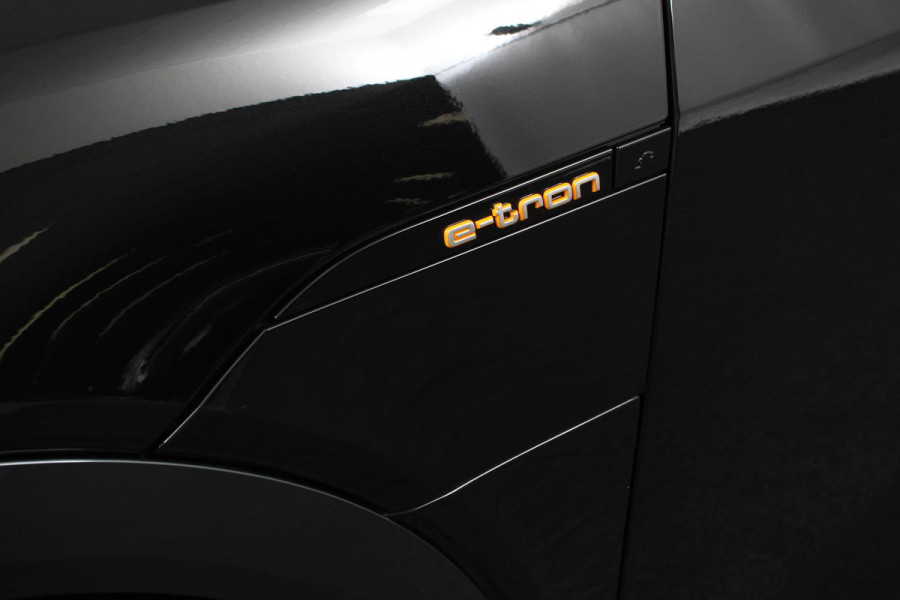 Audi e-tron 55 Quattro Advanced Tour Pack | LED Matrix | 20" Lichtmetalen Velgen | PDC VA | Camera | Leder | DAB+ | Digitale cockpit