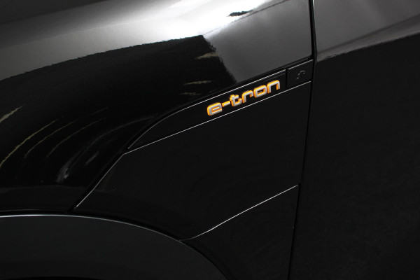 Audi e-tron 55 Quattro Advanced Tour Pack | LED Matrix | 20" Lichtmetalen Velgen | PDC VA | Camera | Leder | DAB+ | Digitale cockpit