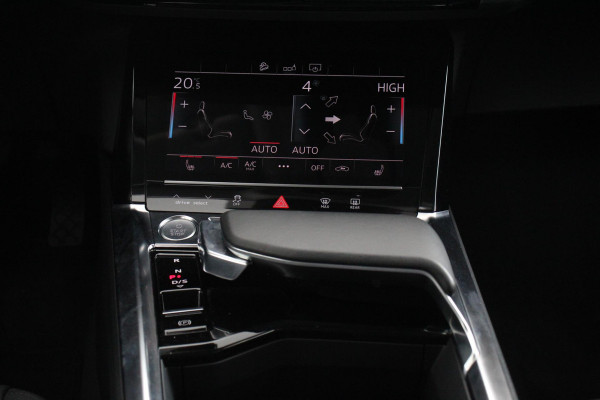 Audi e-tron 55 Quattro Advanced Tour Pack | LED Matrix | 20" Lichtmetalen Velgen | PDC VA | Camera | Leder | DAB+ | Digitale cockpit