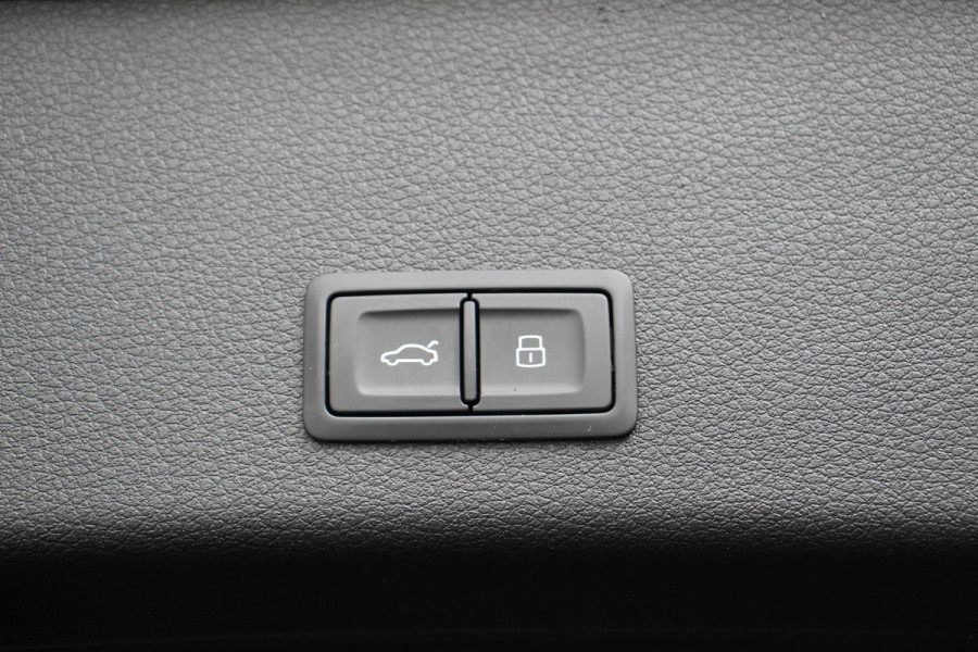 Audi e-tron 55 Quattro Advanced Tour Pack | LED Matrix | 20" Lichtmetalen Velgen | PDC VA | Camera | Leder | DAB+ | Digitale cockpit