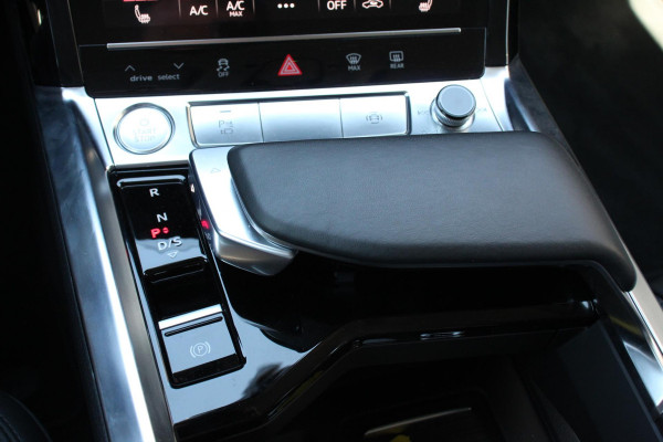 Audi e-tron 55 Quattro Advanced Tour Pack | LED Matrix | 20" Lichtmetalen Velgen | PDC VA | Camera | Leder | DAB+ | Digitale cockpit
