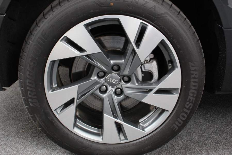 Audi e-tron 55 Quattro Advanced Tour Pack | LED Matrix | 20" Lichtmetalen Velgen | PDC VA | Camera | Leder | DAB+ | Digitale cockpit