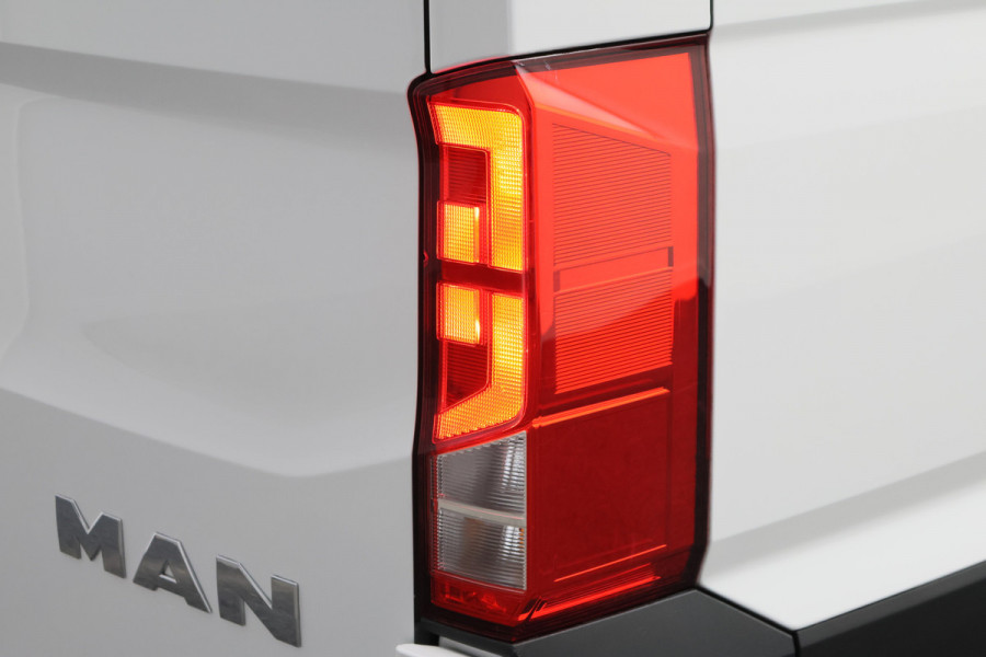 MAN TGE 30 2.0 L3H2 3-Zits, Camera, Apple Carplay, Cruise, Airco