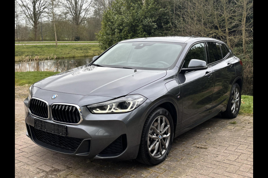 BMW X2 xDrive25e M Sport | 220pk |  Panoramadak | M pakket |  Achteruitrijcamera | Leder | Sportstoelen | Head Up Display