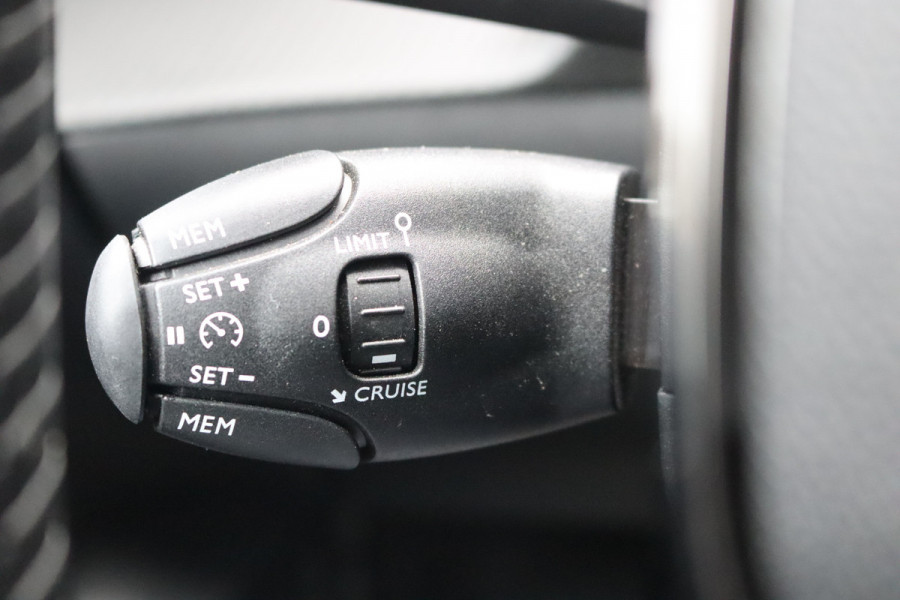 Peugeot 208 1.2 PureT. 100PK Allure Carplay-android/Parkeerhulp/Cruise-control