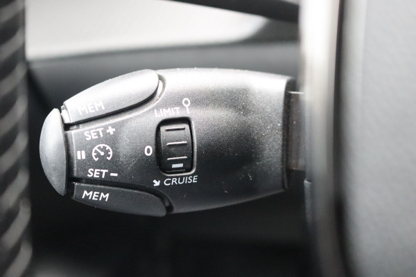 Peugeot 208 1.2 PureT. 100PK Allure Carplay-android/Parkeerhulp/Cruise-control