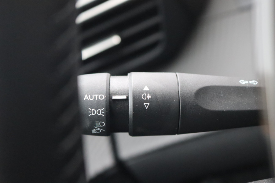 Peugeot 208 1.2 PureT. 100PK Allure Carplay-android/Parkeerhulp/Cruise-control