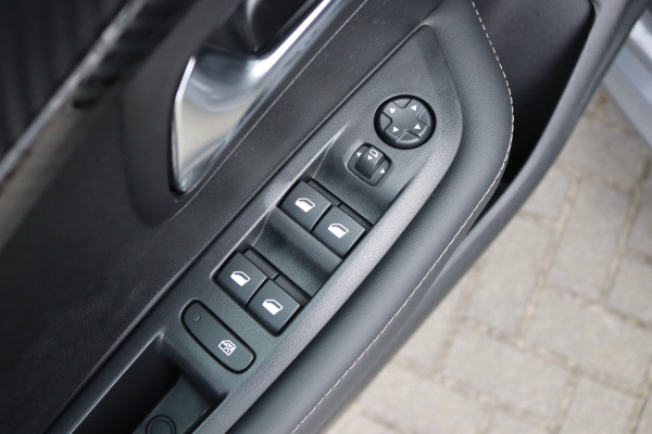 Peugeot 208 1.2 PureT. 100PK Allure Carplay-android/Parkeerhulp/Cruise-control