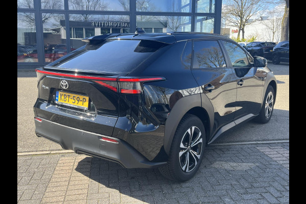 Toyota Bz4x Dynamic 71 kWh VAN: 35.900,- VOOR: 32.877,- UW LENTEVOORDEEL: 3.023,- | mega compleet EN RIJKLAAR GEPRIJSD INCL. 10 JAAR TOYOTA GARANTIE