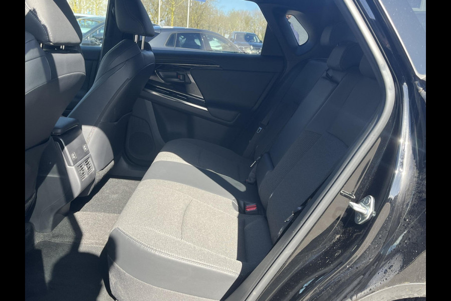 Toyota Bz4x Dynamic 71 kWh VAN: 35.900,- VOOR: 32.877,- UW LENTEVOORDEEL: 3.023,- | mega compleet EN RIJKLAAR GEPRIJSD INCL. 10 JAAR TOYOTA GARANTIE