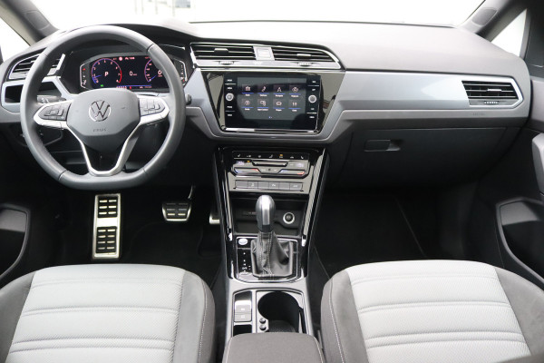 Volkswagen Touran 1.5 TSI 150PK Automaat R-Line 7pers./Pano-dak/Navigatie/Camera/Elektr.-klep/Stoelverwarming