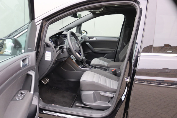 Volkswagen Touran 1.5 TSI 150PK Automaat R-Line 7pers./Pano-dak/Navigatie/Camera/Elektr.-klep/Stoelverwarming