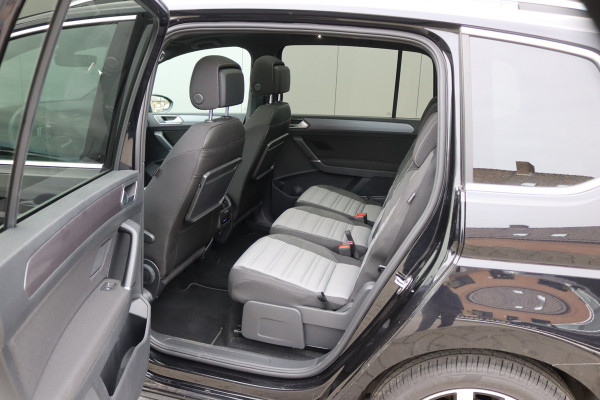 Volkswagen Touran 1.5 TSI 150PK Automaat R-Line 7pers./Pano-dak/Navigatie/Camera/Elektr.-klep/Stoelverwarming