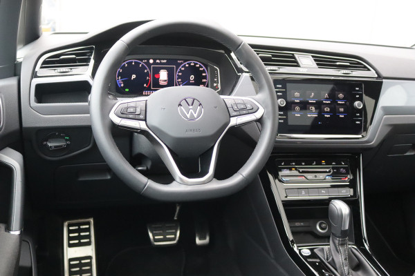 Volkswagen Touran 1.5 TSI 150PK Automaat R-Line 7pers./Pano-dak/Navigatie/Camera/Elektr.-klep/Stoelverwarming