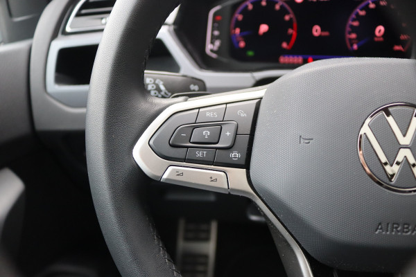Volkswagen Touran 1.5 TSI 150PK Automaat R-Line 7pers./Pano-dak/Navigatie/Camera/Elektr.-klep/Stoelverwarming