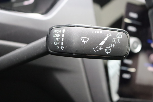 Volkswagen Touran 1.5 TSI 150PK Automaat R-Line 7pers./Pano-dak/Navigatie/Camera/Elektr.-klep/Stoelverwarming