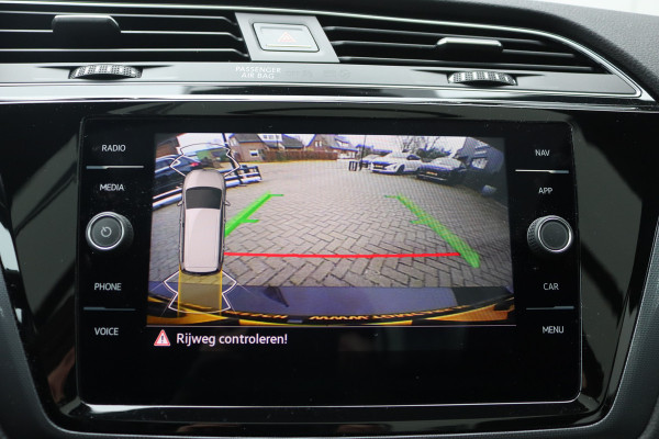 Volkswagen Touran 1.5 TSI 150PK Automaat R-Line 7pers./Pano-dak/Navigatie/Camera/Elektr.-klep/Stoelverwarming