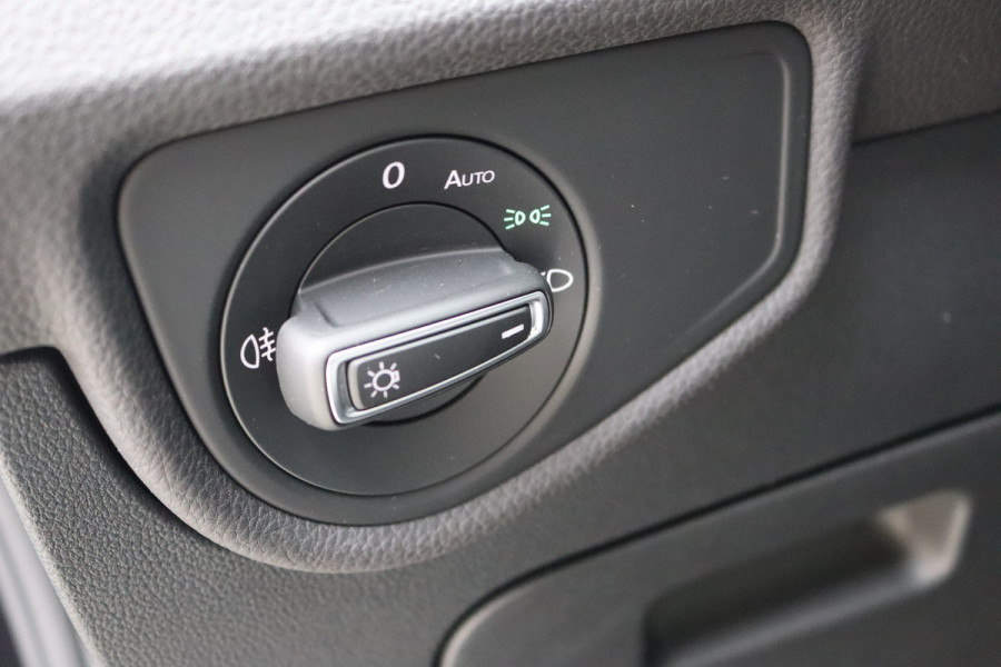 Volkswagen Touran 1.5 TSI 150PK Automaat R-Line 7pers./Pano-dak/Navigatie/Camera/Elektr.-klep/Stoelverwarming