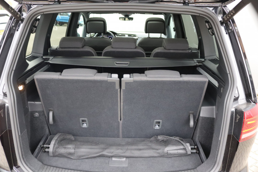 Volkswagen Touran 1.5 TSI 150PK Automaat R-Line 7pers./Pano-dak/Navigatie/Camera/Elektr.-klep/Stoelverwarming