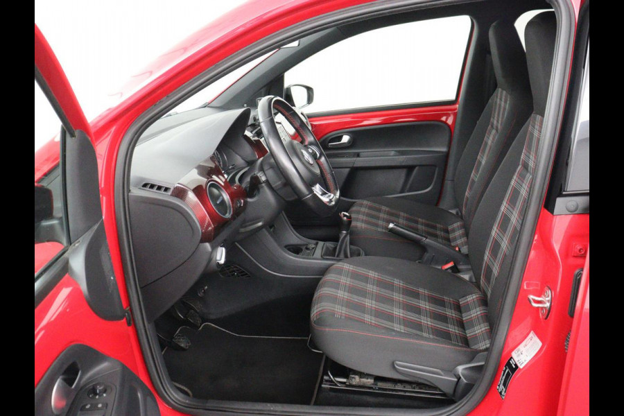Volkswagen up! 1.0 TSI GTI | Stoelverwarming | Beats Audio | Climate control | DAB | Cruise control | Bluetooth | Parkeerhulp | Getint glas
