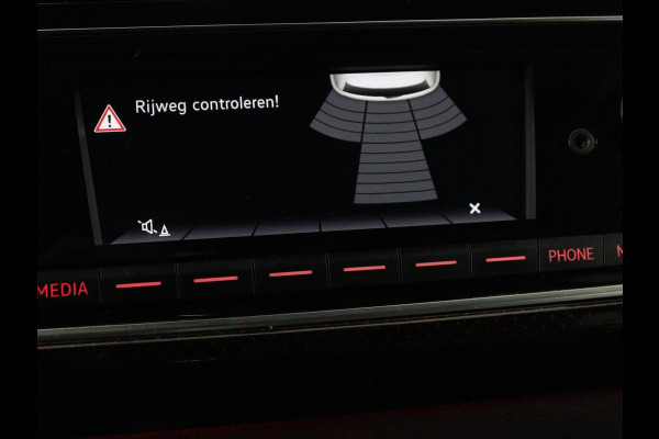 Volkswagen up! 1.0 TSI GTI | Stoelverwarming | Beats Audio | Climate control | DAB | Cruise control | Bluetooth | Parkeerhulp | Getint glas